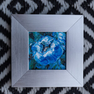 autor: Bozena Kot | "Błękitny Kwiat" | 10 x 10 cm | akryl ba płótnie oprawiony w drewnianą ramę | 2025 r.